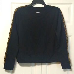 Women's Arizona Jean Co Black top with leopard striped sleeves